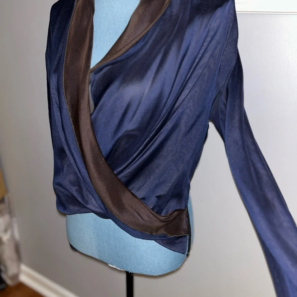 Genny Moda Elegant Blouse Made in Italy Size 8 Silk/Polyester NAVY and Chocolate